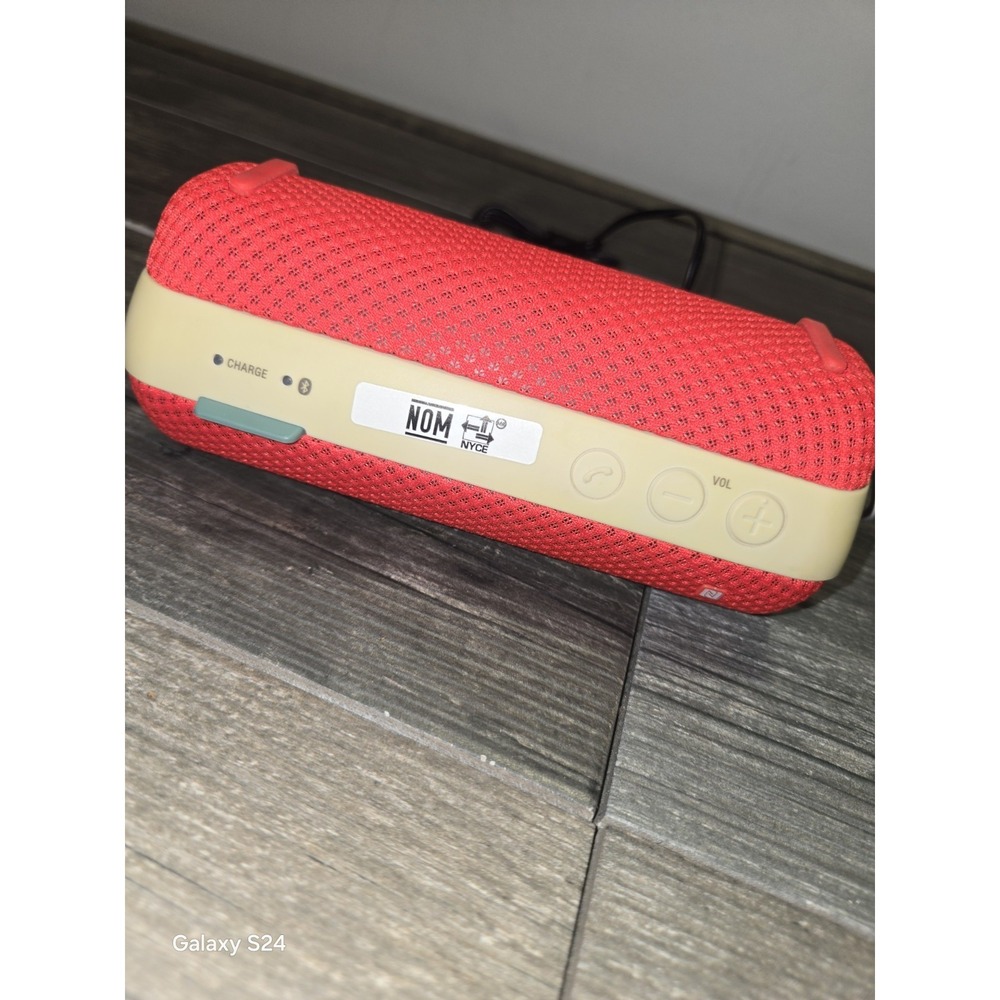 Sony Portable Wireless Speaker SRS-BTS50 With Charging Cable Tested Working - Picture 2 of 6